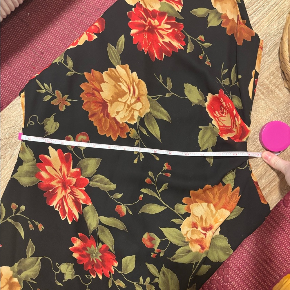 FLATTERING Floral Black Minidress - Picture 4 of 7